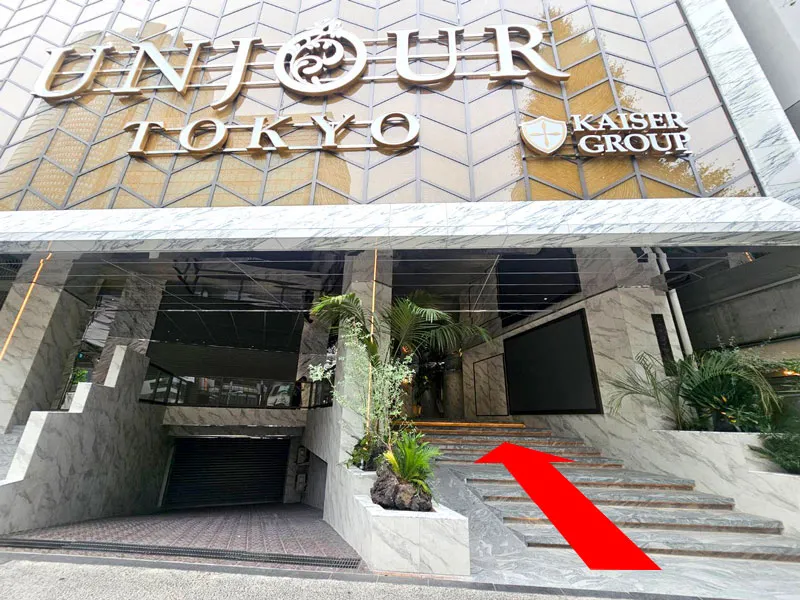 Our store is located on the 4th floor of the Roppongi Diamond Heights building.